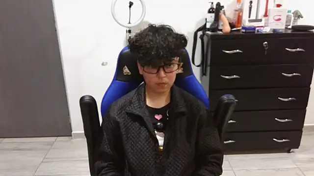 thomascooper7 online show from January 31, 2025, 11:56 pm