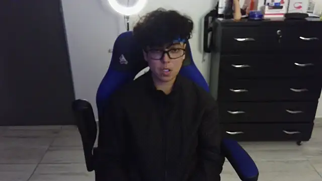 thomascooper7 online show from February 3, 2025, 7:18 am