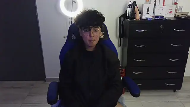 thomascooper7 online show from February 17, 2025, 12:43 am