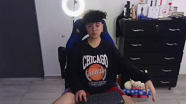 thomascooper7 online show from March 12, 2025, 9:45 pm