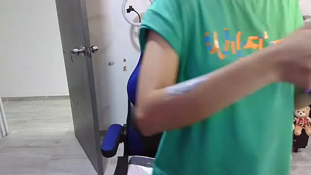 thomascooper7 online show from September 19, 2025, 7:03 pm