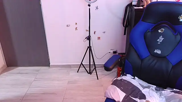 thomascooper7 online show from November 28, 2025, 6:43 pm