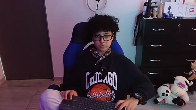 thomascooper7 online show from February 8, 2026, 7:28 pm