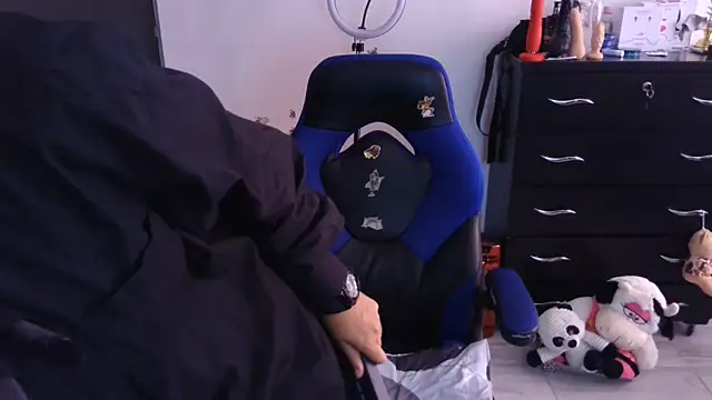 thomascooper7 online show from March 18, 2026, 7:28 pm