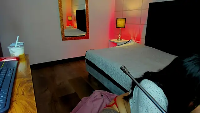 Christine Laam online show from October 13, 2025, 12:05 pm