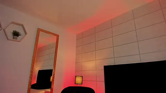 Christine Laam online show from November 29, 2025, 2:58 am