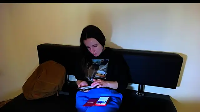 LaimaV  online show from December 19, 2024, 1:40 pm