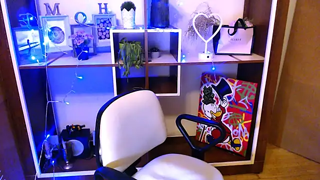 LaimaV  online show from December 26, 2024, 1:54 pm