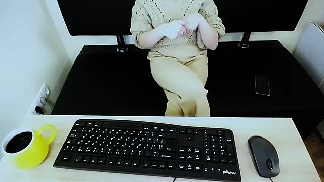 LaimaV  online show from October 28, 2025, 8:51 am