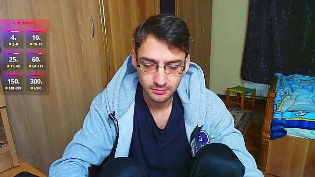 Snapshot of HungEddy chatting on December 7, 2024, 9:22 pm HungEddy online show from December 7, 2024, 9:22 pm