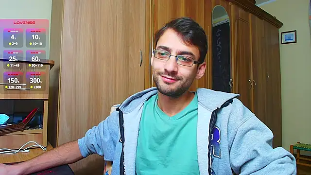 Snapshot of HungEddy chatting on December 11, 2024, 9:23 pm HungEddy online show from December 11, 2024, 9:23 pm