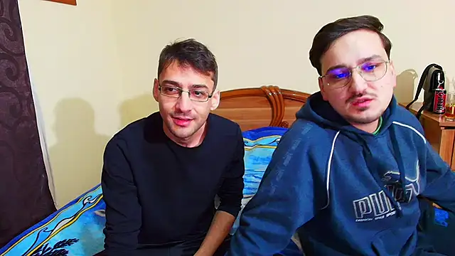 Snapshot of HungEddy chatting on December 13, 2024, 7:32 pm HungEddy online show from December 13, 2024, 7:32 pm