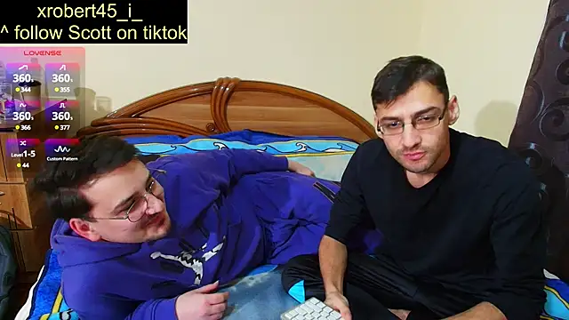 Snapshot of HungEddy chatting on December 14, 2024, 8:18 pm HungEddy online show from December 14, 2024, 8:18 pm