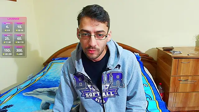 Snapshot of HungEddy chatting on December 17, 2024, 9:27 pm HungEddy online show from December 17, 2024, 9:27 pm