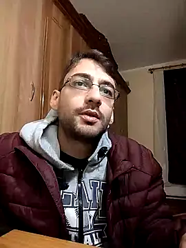 Snapshot of HungEddy chatting on December 19, 2024, 2:12 am HungEddy online show from December 19, 2024, 2:12 am