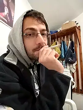 Snapshot of HungEddy chatting on December 19, 2024, 11:03 pm HungEddy online show from December 19, 2024, 11:03 pm