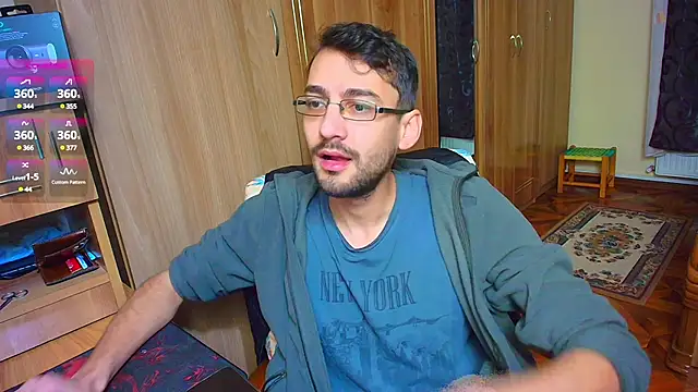 Snapshot of HungEddy chatting on December 23, 2024, 6:11 am HungEddy online show from December 23, 2024, 6:11 am