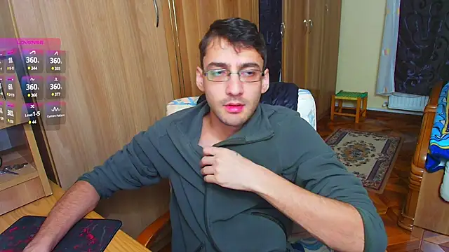 Snapshot of HungEddy chatting on December 24, 2024, 3:16 pm HungEddy online show from December 24, 2024, 3:16 pm