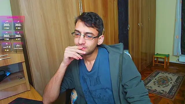 Snapshot of HungEddy chatting on December 24, 2024, 6:17 pm HungEddy online show from December 24, 2024, 6:17 pm