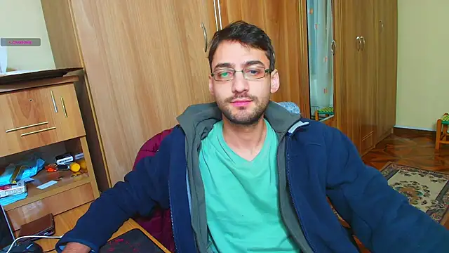 Snapshot of HungEddy chatting on December 31, 2024, 8:34 pm HungEddy online show from December 31, 2024, 8:34 pm