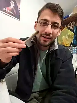 Snapshot of HungEddy chatting on January 2, 2025, 8:13 pm HungEddy online show from January 2, 2025, 8:13 pm