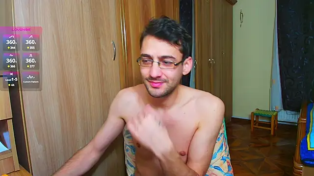 Snapshot of HungEddy chatting on January 8, 2025, 9:12 pm HungEddy online show from January 8, 2025, 9:12 pm