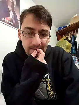 Snapshot of HungEddy chatting on January 16, 2025, 4:07 pm HungEddy online show from January 16, 2025, 4:07 pm