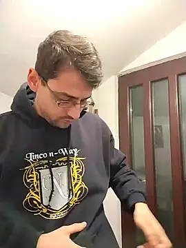 Snapshot of HungEddy chatting on January 16, 2025, 10:23 pm HungEddy online show from January 16, 2025, 10:23 pm