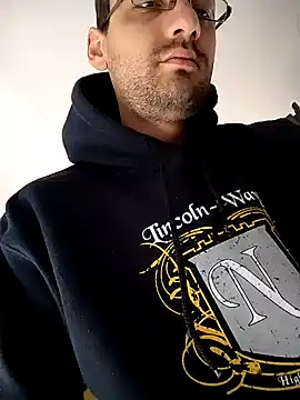 Snapshot of HungEddy chatting on January 18, 2025, 11:11 am HungEddy online show from January 18, 2025, 11:11 am