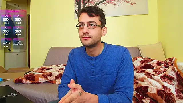 Snapshot of HungEddy chatting on February 26, 2025, 12:14 pm HungEddy online show from February 26, 2025, 12:14 pm