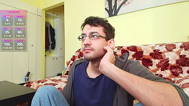 Snapshot of HungEddy chatting on March 14, 2025, 9:35 am HungEddy online show from March 14, 2025, 9:35 am