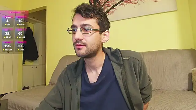 Snapshot of HungEddy chatting on March 17, 2025, 7:37 pm HungEddy online show from March 17, 2025, 7:37 pm