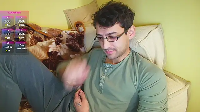 Snapshot of HungEddy chatting on March 22, 2025, 8:26 pm HungEddy online show from March 22, 2025, 8:26 pm