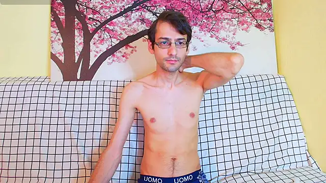 Snapshot of HungEddy chatting on September 9, 2025, 5:12 pm HungEddy online show from September 9, 2025, 5:12 pm