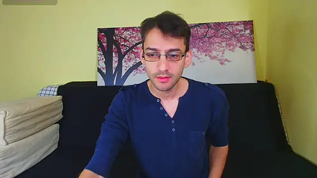 Snapshot of HungEddy chatting on October 21, 2025, 8:31 pm HungEddy online show from October 21, 2025, 8:31 pm