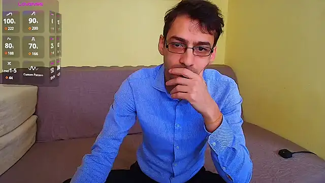 Snapshot of HungEddy chatting on November 15, 2025, 10:45 am HungEddy online show from November 15, 2025, 10:45 am