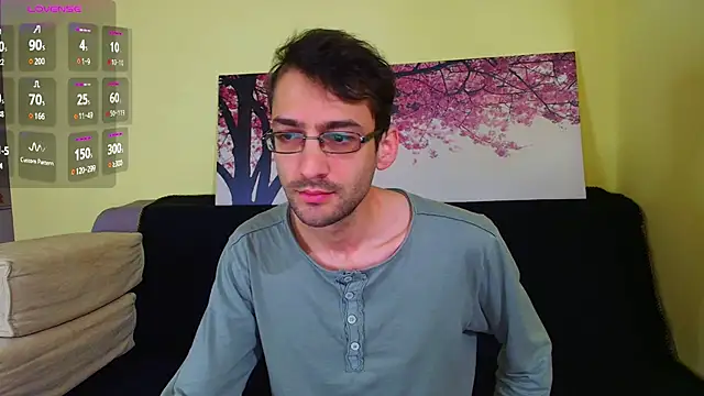 Snapshot of HungEddy chatting on November 20, 2025, 4:29 pm HungEddy online show from November 20, 2025, 4:29 pm