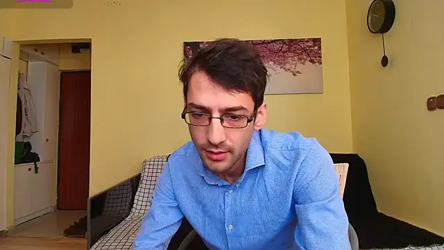 Snapshot of HungEddy chatting on December 4, 2025, 8:34 am HungEddy online show from December 4, 2025, 8:34 am