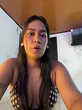 Snapshot of ALANAH_KITTY chatting on October 18, 2025, 8:20 pm ALANAH KITTY online show from October 18, 2025, 8:20 pm