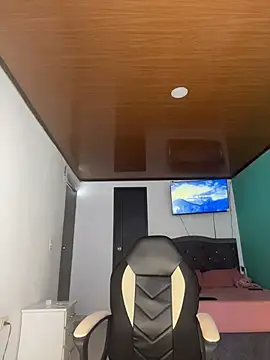 ALANAH KITTY online show from April 15, 2026, 7:58 pm