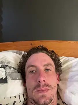 bradleyjamesmc online show from January 18, 2025, 9:13 am