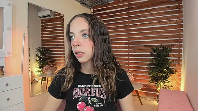 Sapphire Venuss online show from March 14, 2025, 10:49 pm