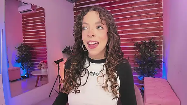 Sapphire Venuss online show from October 4, 2025, 12:52 am