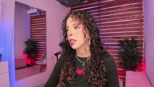 Sapphire Venuss online show from October 5, 2025, 1:04 am