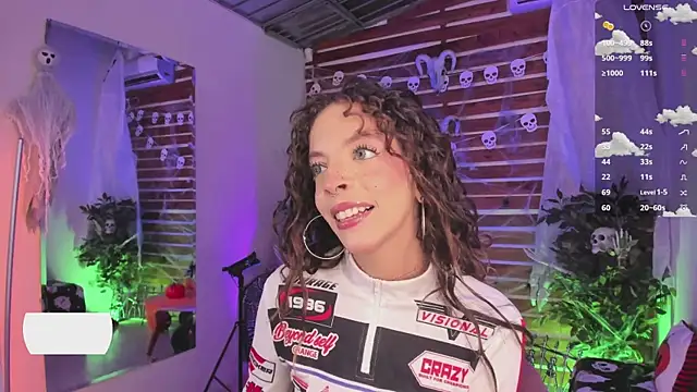 Sapphire Venuss online show from October 15, 2025, 2:55 am