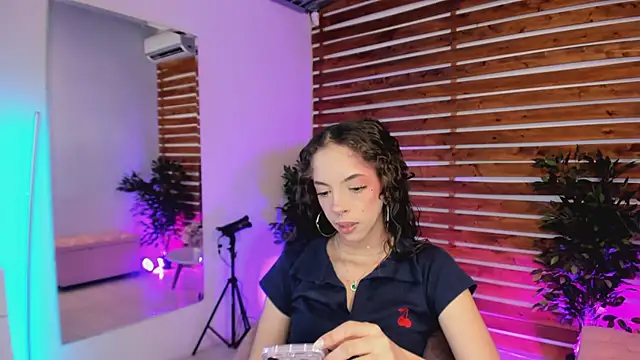 Sapphire Venuss online show from February 8, 2026, 12:14 am