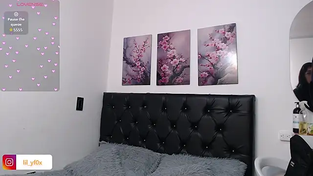 lily f00x online show from September 14, 2025, 12:04 pm