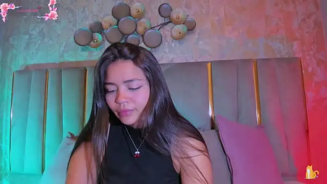 KimDevinne online show from April 22, 2026, 2:25 am