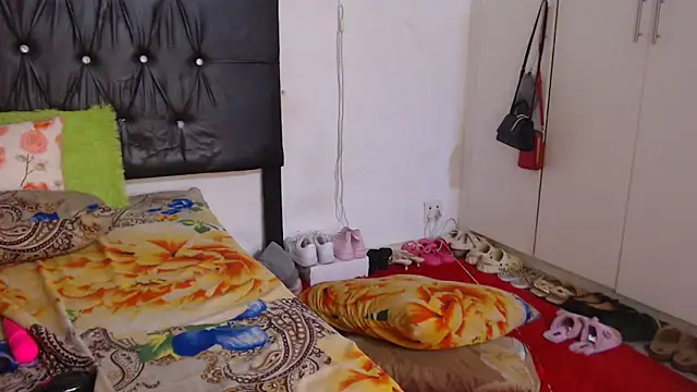 BigbootyNickyx online show from October 7, 2025, 6:05 pm