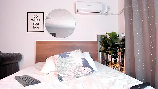 amber maxwell online show from February 6, 2025, 8:50 am